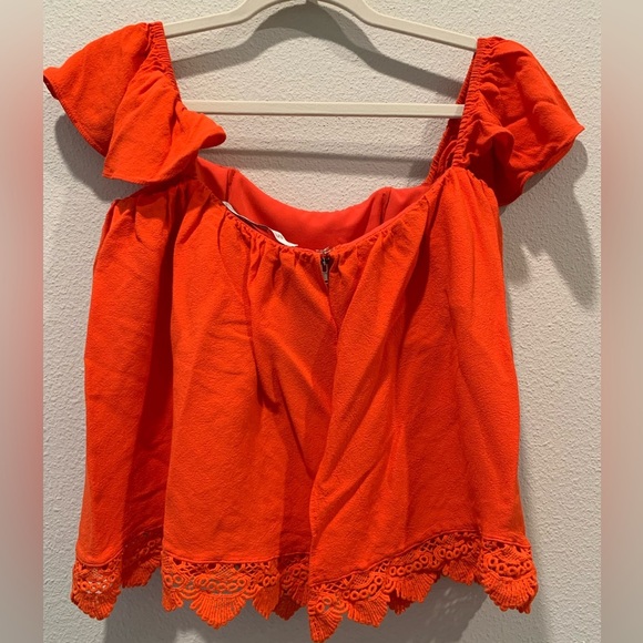 038 Lovers and Friends Crop Tank - Picture 2 of 4